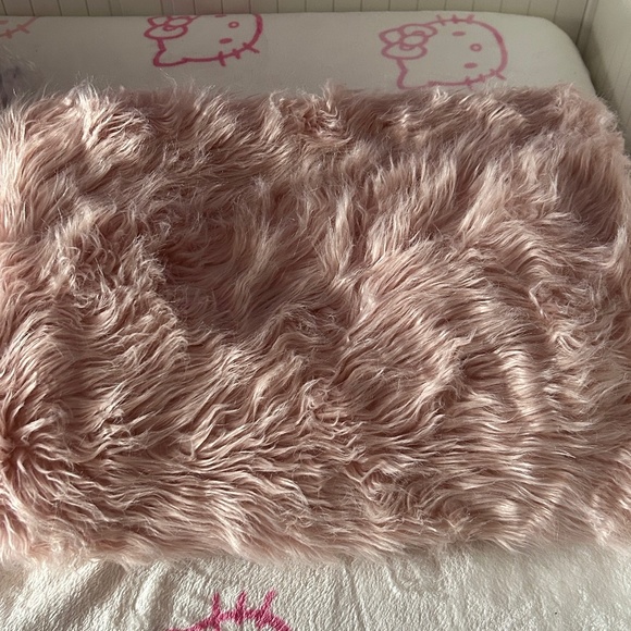 FREE SHIPPING Pink Faux Fur Throw Blanket - Picture 1 of 4